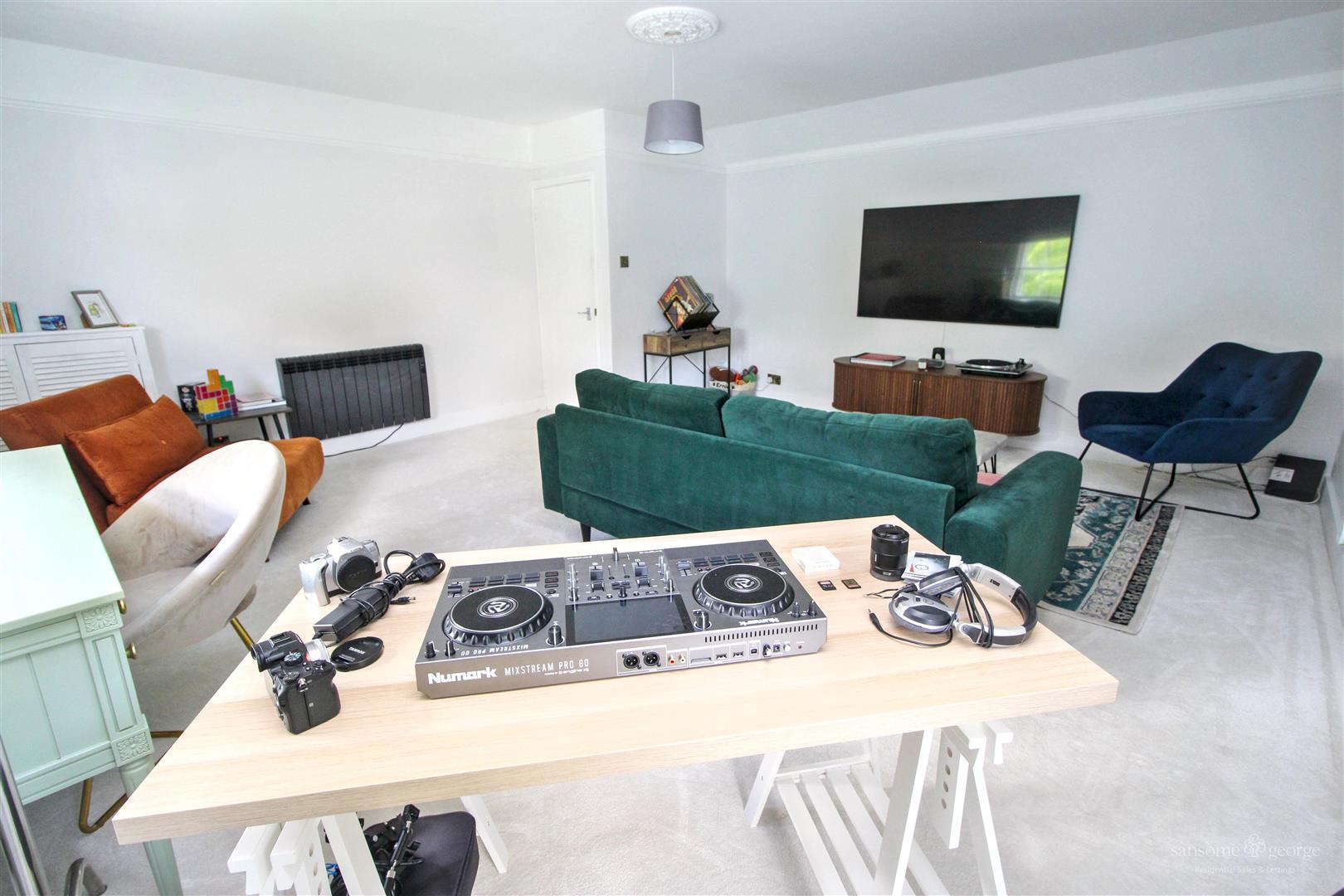Trenthams Close, Purley On Thames, Reading